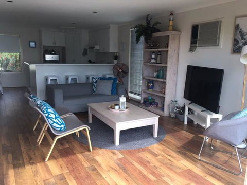 The Esplanade Holiday Home - Internet Find 3