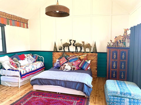 The Funny Farm - Animals / Churchhouse / Amazing Experience - Internet Find 3