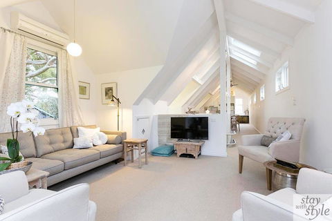 The Gatehouse - Light Filled Cottage In The Leafy Suburb Of Hawthorn - Internet Find 0