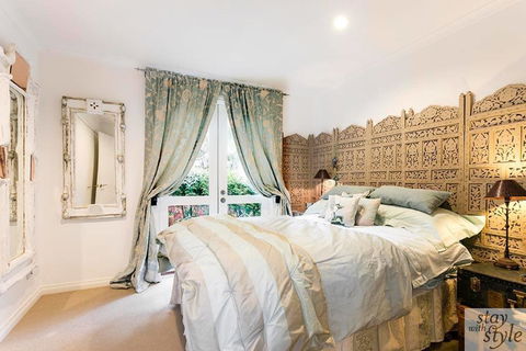 The Gatehouse - Light Filled Cottage In The Leafy Suburb Of Hawthorn - Internet Find 2