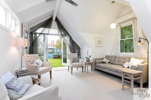 The Gatehouse - Light Filled Cottage In The Leafy Suburb Of Hawthorn - Internet Find 1
