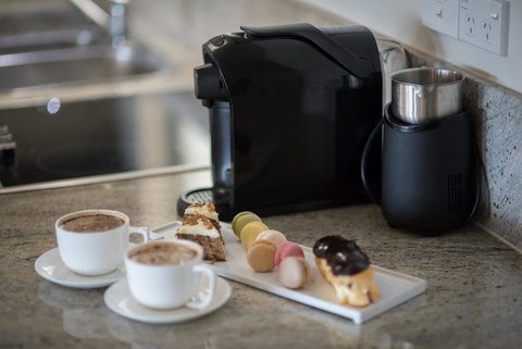 The Hamptons On Airlie - Internet Find 0