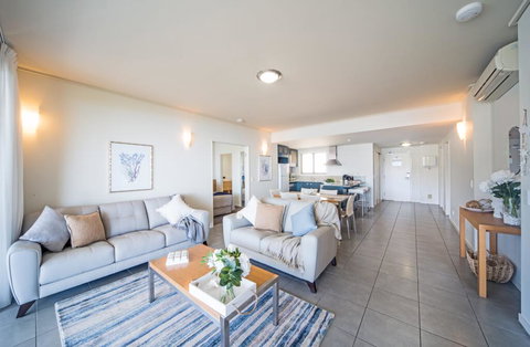 The Hamptons On Airlie - Internet Find 2