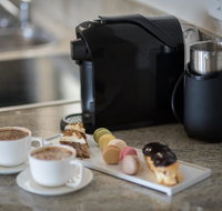 The Hamptons on Airlie - Internet Find