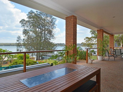 The House On The Lake @ Fishing Point, Lake Macquarie - Honestly Put The Line In And Catch Fish - Internet Find 0