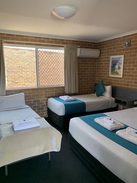 The Oaks Hotel Motel - Internet Find 3