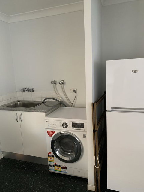 The Oaks Hotel Motel - Internet Find 1