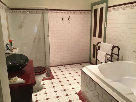 The Olde Devonshire House - Internet Find 3