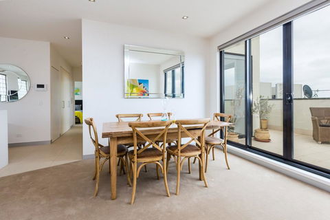 THE PENTHOUSE - MORNINGTON - Internet Find 2