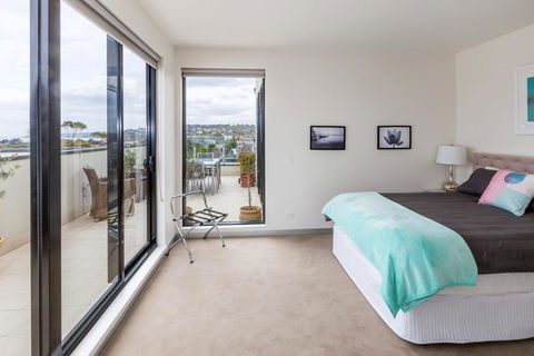 THE PENTHOUSE - MORNINGTON - Internet Find 3