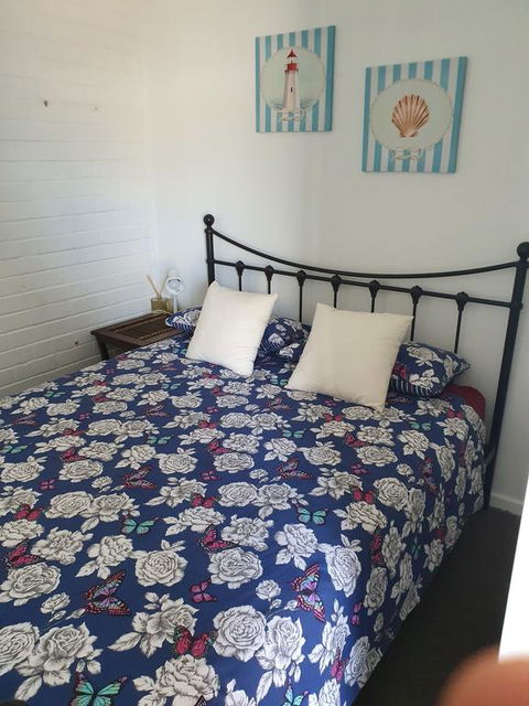 The Pines, Manning Point - Internet Find 0