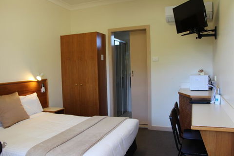 The Pioneer Way Motel - Internet Find 1