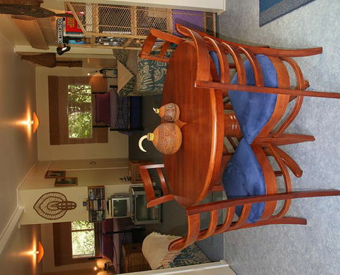 The Pond Cottage - Internet Find 3