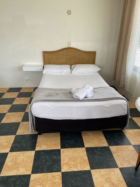 THE QUEENSLANDER MOTEL - Internet Find 2
