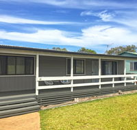 The Relax Shack  Culburra Beach sleeps 7 - Internet Find