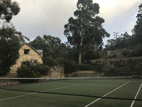 The Stone Cottage (with Tennis Court) - Internet Find 3