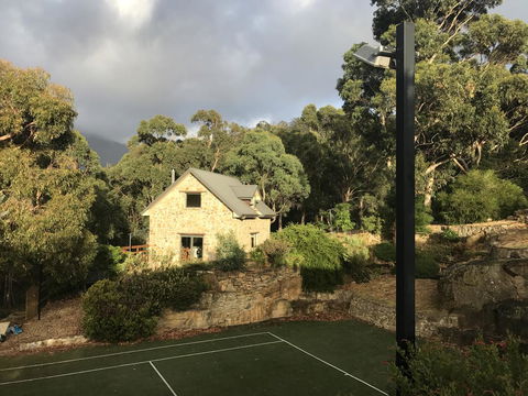 The Stone Cottage (with Tennis Court) - Internet Find 2