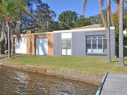 The Studio On The Lake @ Fishing Point, Lake Macquarie - Honestly Put The Line In And Catch Fish - Internet Find 1