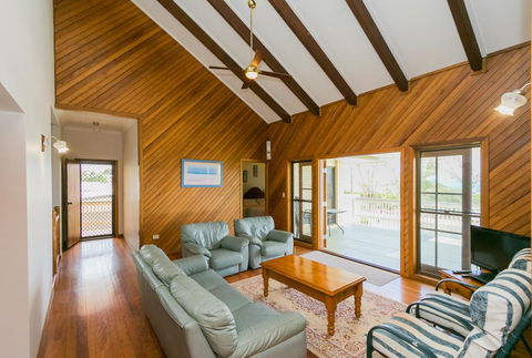 The Sun And The Sea In Hervey Bay - Internet Find 2