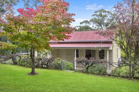 THE TEACHERS COTTAGE - Internet Find 3