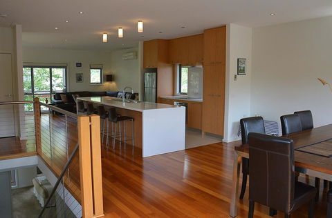 The Track - Beautiful Townhouse In Bright - Internet Find 1