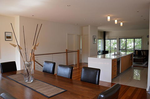 The Track - Beautiful Townhouse In Bright - Internet Find 3