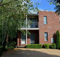 The Track - beautiful townhouse in Bright - Internet Find