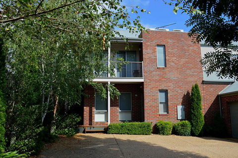 The Track - Beautiful Townhouse In Bright - Internet Find 0