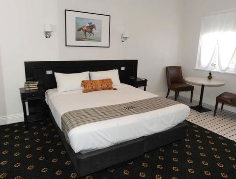 The Yarrawonga Hotel - Internet Find 0