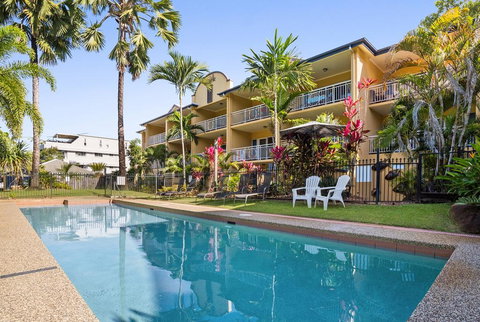 The York Beachfront Holiday Apartments - Internet Find 0