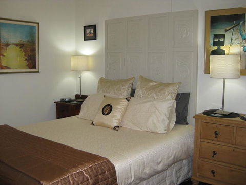 Three Chimneys Bed And Breakfast Boutique Guest House - Internet Find 1