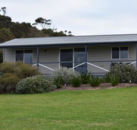 Tidal Dreaming Seaview Cottages - Internet Find