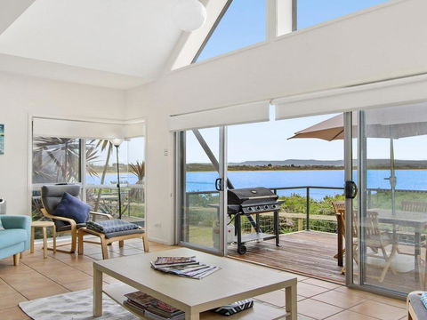 Tilbury Breeze - Ocean Views, Comfort And Style - Internet Find 0