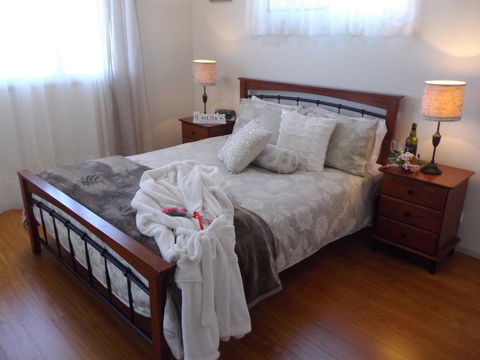 Tinaroo Sunset Retreat - Internet Find 3