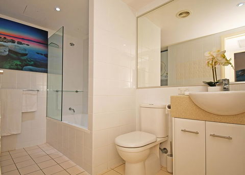 Tingeera Luxury Beachfront Apartments - Internet Find 3