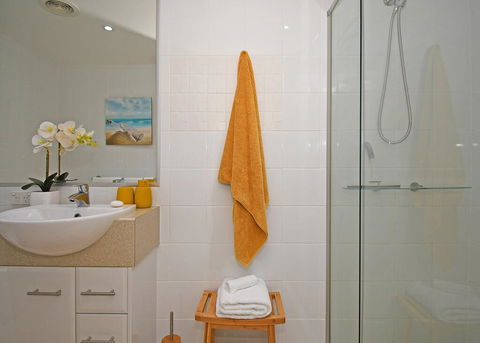 Tingeera Luxury Beachfront Apartments - Internet Find 2