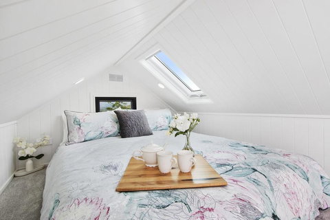 TINY HOME......BIG Views - Internet Find 1