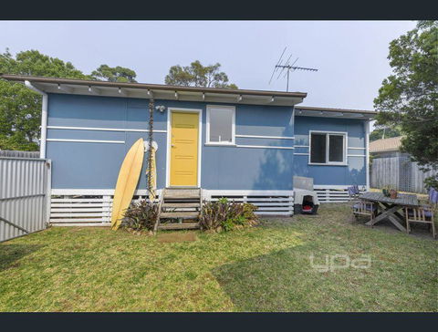 Toot Toot ! 50s Classic Beach House With Bungalow - Internet Find 3