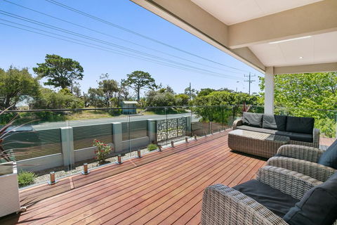 Top Class Beach Front Tootgarook - Internet Find 1