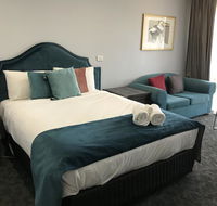 Town  Country Motor Inn - Internet Find