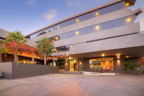 Townhouse Hotel - Internet Find 3