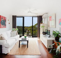 Treetop Retreat Five Minute Stroll To The Beach - Internet Find