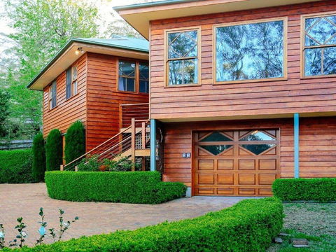 Treetops - Elegant, Inviting, Designer, Cedar Home - Internet Find 2