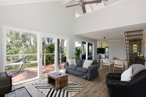 Treetops - Newly Renovated, In The Village! - Internet Find 3