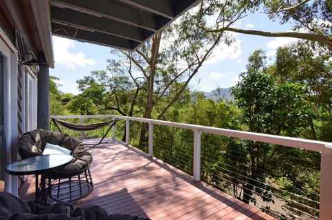Treetops - Newly Renovated, In The Village! - Internet Find 1