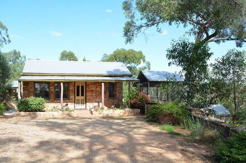 Trestrail Cottage B & B - Internet Find 0