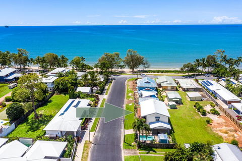 Tropical Beachside Oasis In Clifton Beach - Internet Find 1