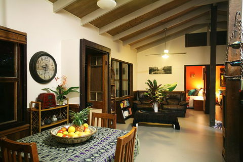 Tropical Bliss Bed And Breakfast - Internet Find 1