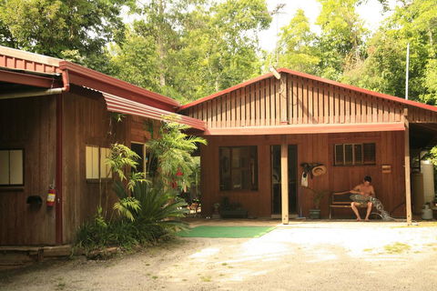 Tropical Bliss Bed And Breakfast - Internet Find 0