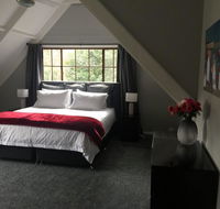Tudor House - Large Family Home - Internet Find